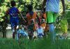 Comunidades habitacionais marilienses promovem aulas gratuitas de alongamento e futebol