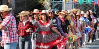 Mais de 300 idosos fizeram a alegria na Festa Junina do CCTI Alvinópolis