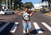 Jovem violinista mostra sua arte nos semáforos de Presidente Prudente