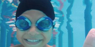 “Acquademia”: irmãs aplicam novo conceito de educação aquática para crianças