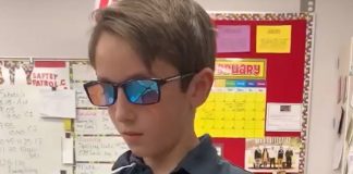 Menino de 11 anos economiza a mesada para ajudar amigo daltônico