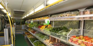 Ônibus itinerante repleto de verduras fresquinhas é iniciativa de Cooperativa em Marília