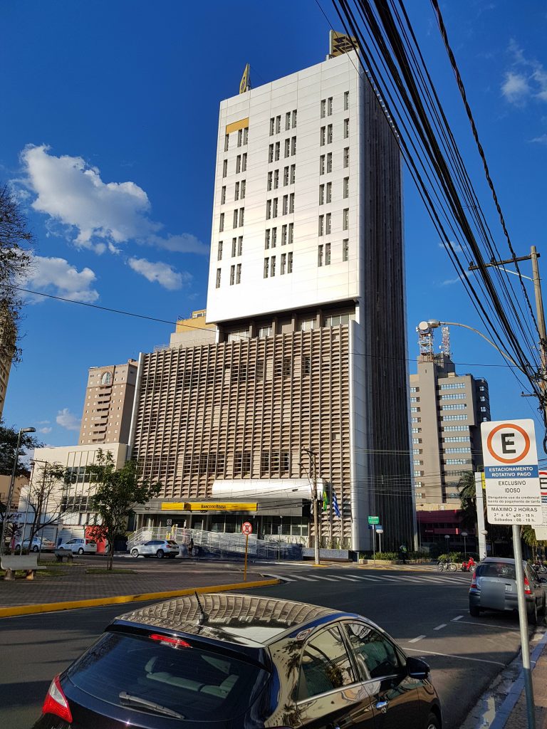Banco-do-Brasil-Araçatuba-Carros