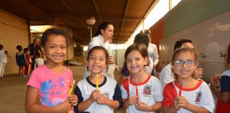 Crianças de escolas públicas recebem orientação odontológica