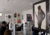 Exposição retrata crianças e jovens como “super-heróis” da luta contra o câncer