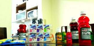 “Desinfetante sucesso, desinfetante gratidão”: a loja de materiais de limpeza que deu nomes criativos para seus produtos