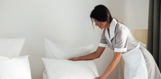 Curso gratuito de camareira abre inscrição na quinta-feira