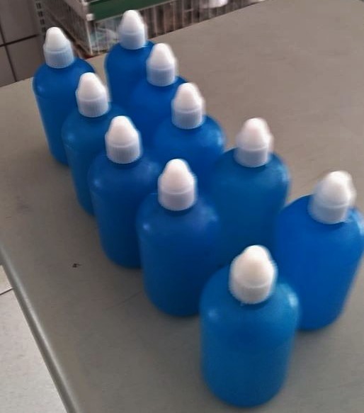 Comerciante prudentino doa álcool gel para ajudar na higienização da população