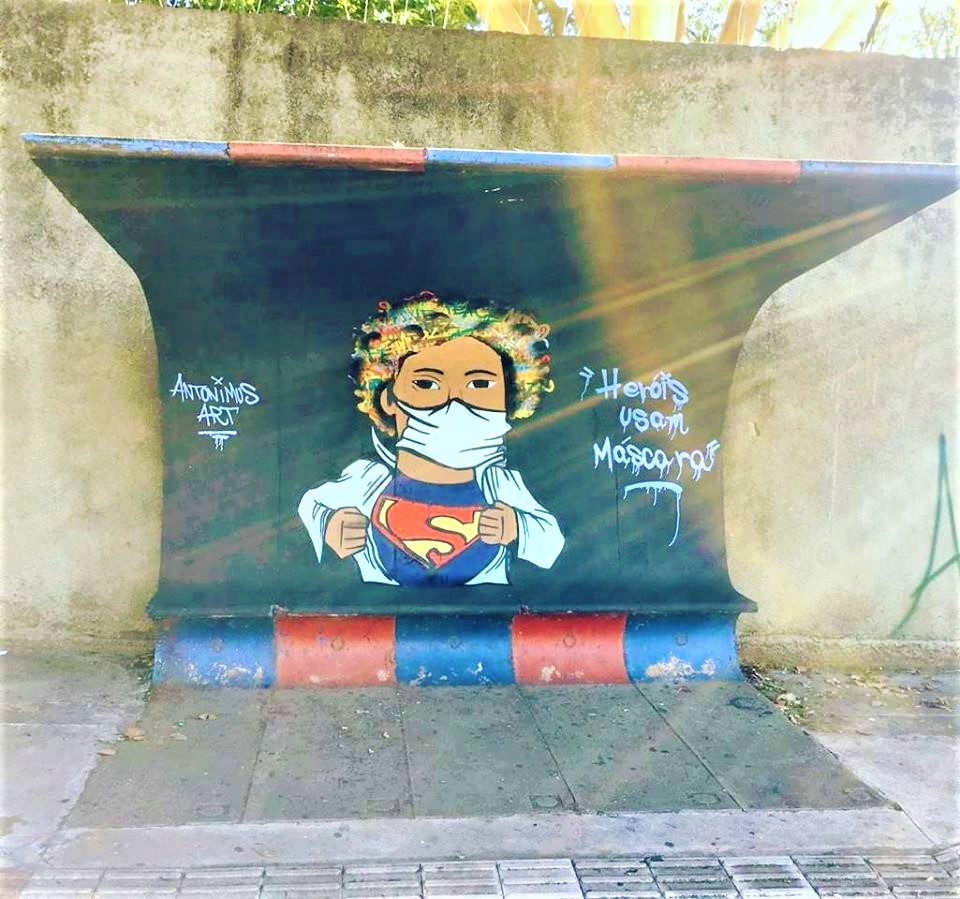 Artistas revitalizam pontos de ônibus com pinturas em Presidente Prudente