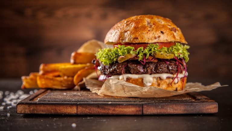 Dia Mundial do Hambúrguer: saiba quais hamburguerias fazem entregas em Mineiros