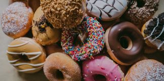 Durante a quarentena, a jovem Gabrielly adoça o dia dos araçatubenses com os seus donuts
