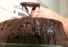 Bolo com calda de café. Conheça a receita que é tradição em Garça