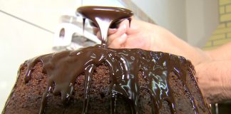 Bolo com calda de café. Conheça a receita que é tradição em Garça