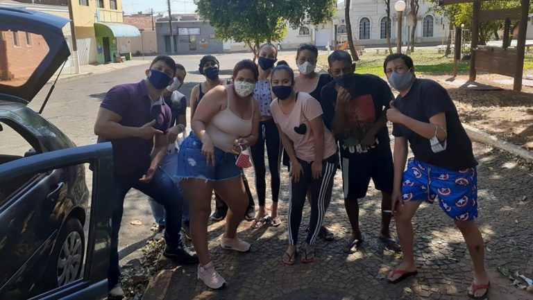 Ação Entre Amigas ajuda moradores de rua em Araçatuba