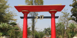 Praça com Lago Artificial é uma viagem na cultura japonesa, em Garça