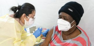 Idosos com 64 anos já podem se vacinar em Botucatu