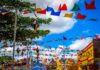 Opções em Bauru para montar sua festa junina em casa Decoração de festa junina. Rua com bandeirinha