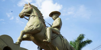 A famosa escultura do Ferreirinha