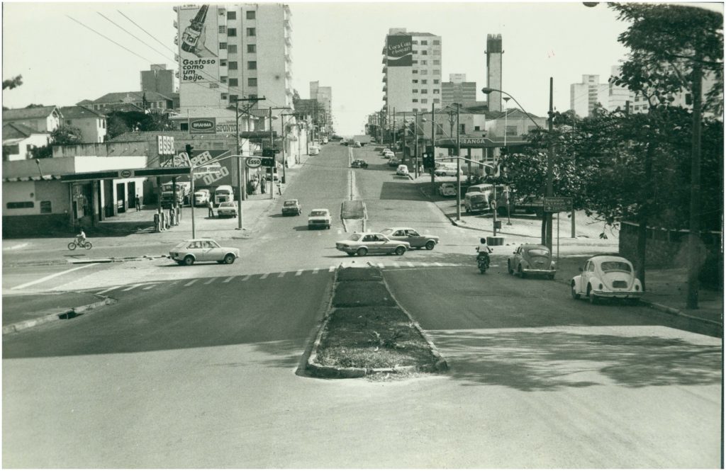 Foto antiga da Avenida Rodrigues Alves em Bauru