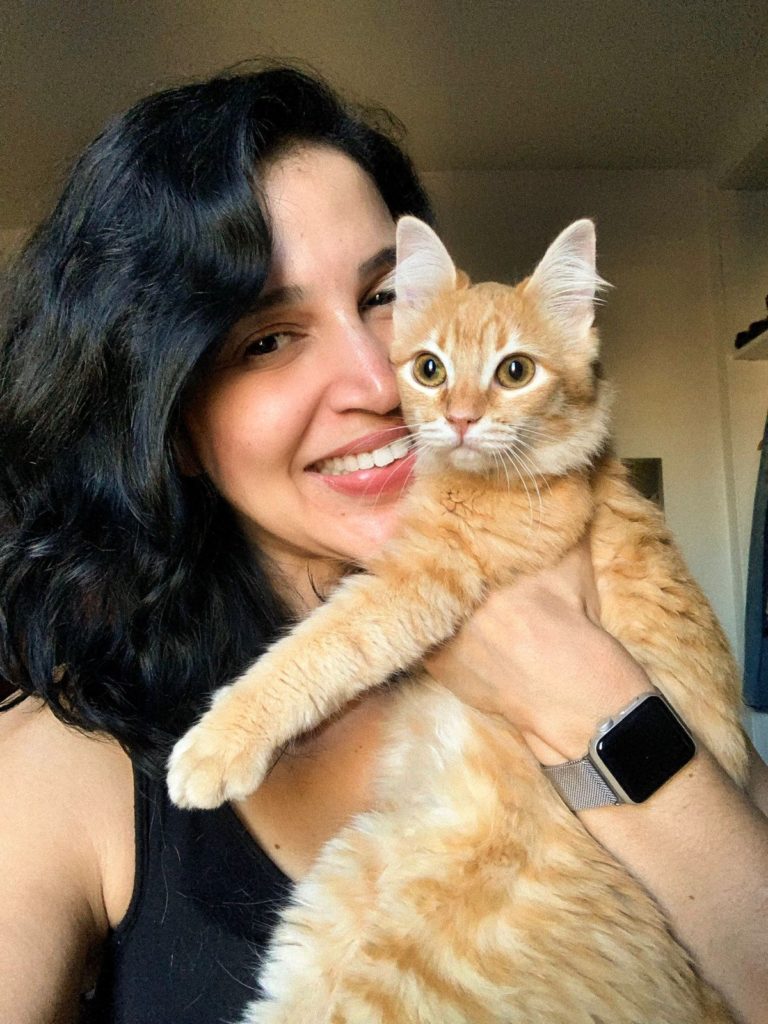 Jô Nascimento e sua gata Maisena. Amor pelos animais
