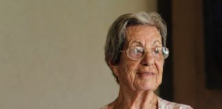 Colecionadora de lembranças, a moradora pioneira da Vila Perino de Ourinhos faz 100 anos de idade