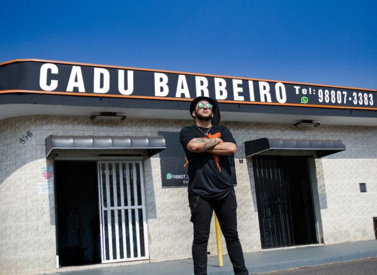 Mais de 12 mil seguidores: o barbeiro de Lençóis Paulista que brilha fora e dentro da internet