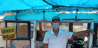 Seu Carlos, o garapeiro mais sorridente de Marília e sua kombi da tenda azul