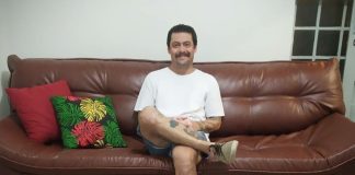 Ele é o artista de rua de Penápolis que encanta a todos com sua música e sua alegria