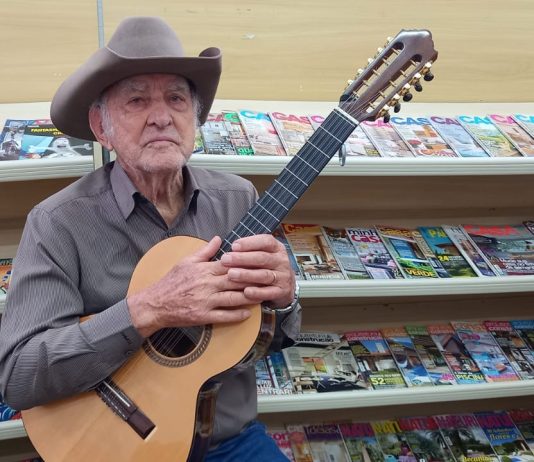 Seu Carlos Alonso é o mais antigo compositor musical de Avaré