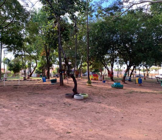 Ação entre vizinhos melhora a praça do Bairro Palmeiras em Dracena