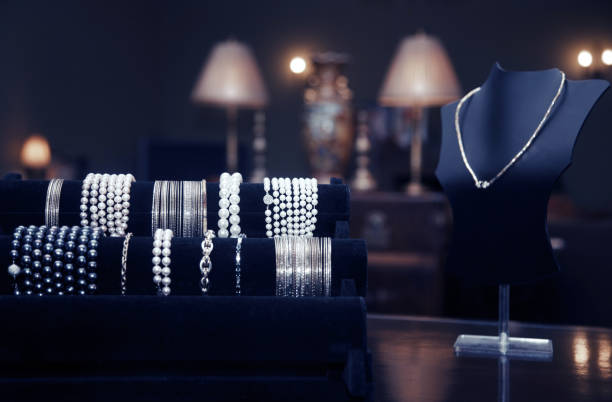 Elegância em Cada Detalhe – Braceletes Banhados a Prata em Mirassol